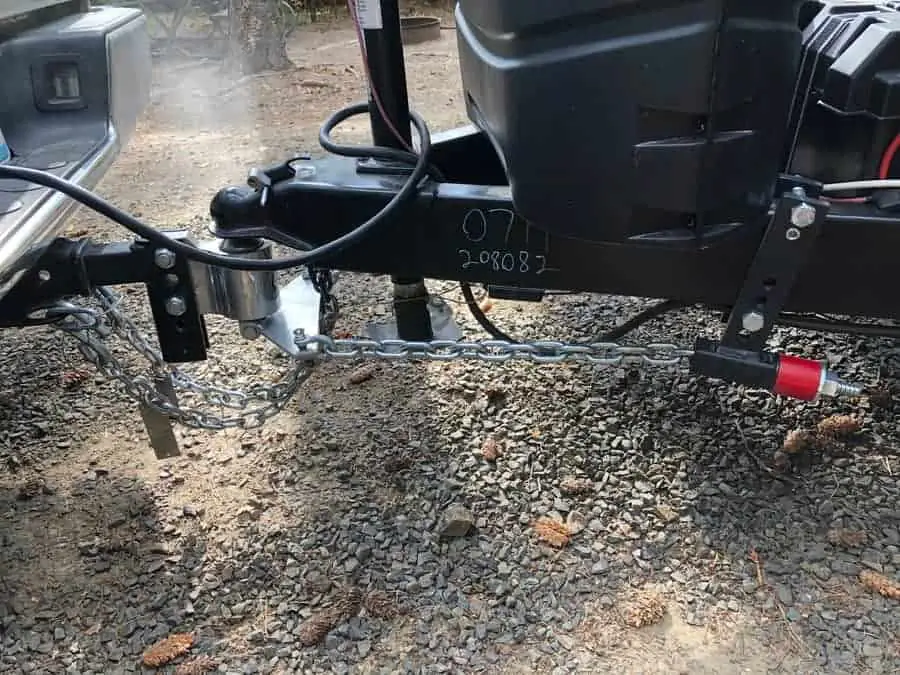 Can You Back Up With a Weight Distribution Hitch Connected?  – The Savvy Campers